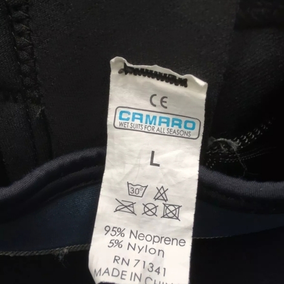 This listing is for this vintage hydro Camaro wet suit, sz. Large - Picture 6 of 12